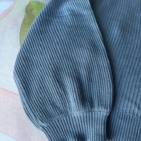 LULULEMON knit pullover sz 6 (S) relaxed fit with wider sleeves sky blue - Picture 11 of 15